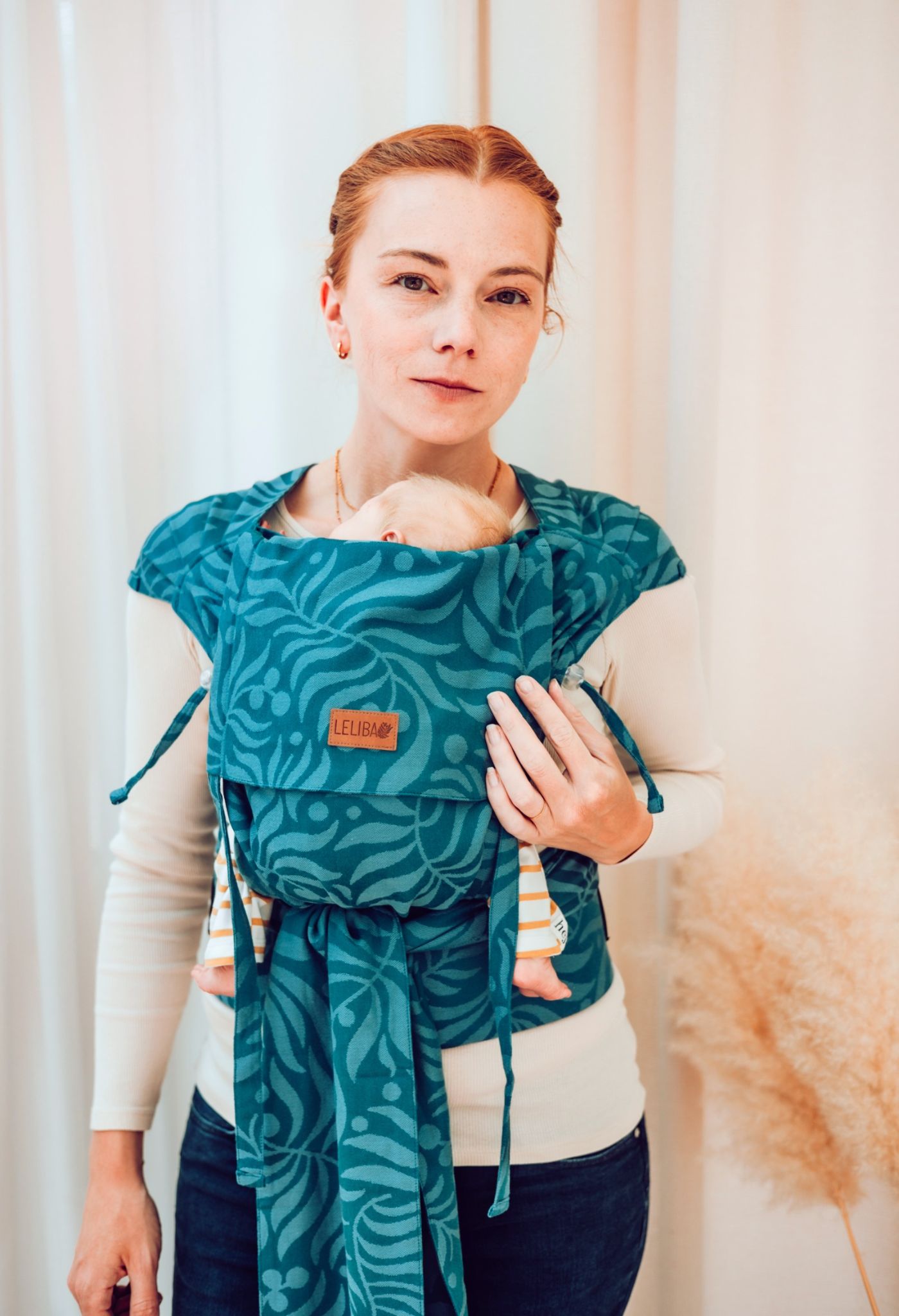 LELIBA Tai Babytrage mit Polster Leaf Bungi Coralie LELIBA Tai Babytrage mit Polster Leaf Bungi Coralie