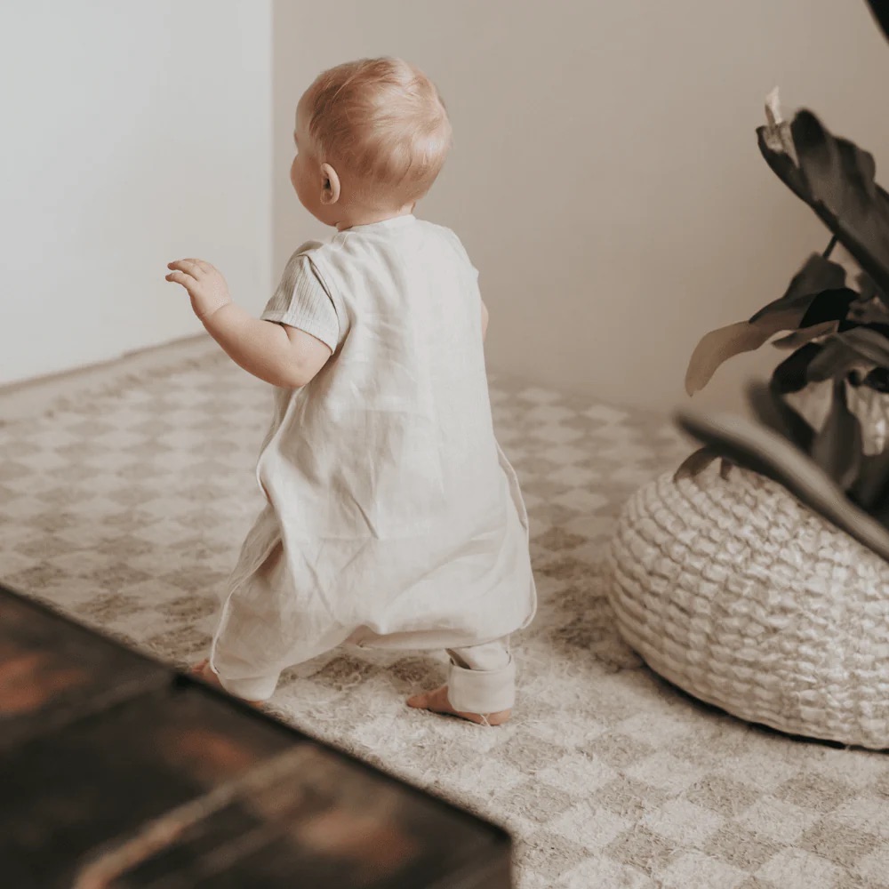 Emma & Noah Leinen Schlafsack mit Füßen 0.5 TOG 90cm Essential Beige