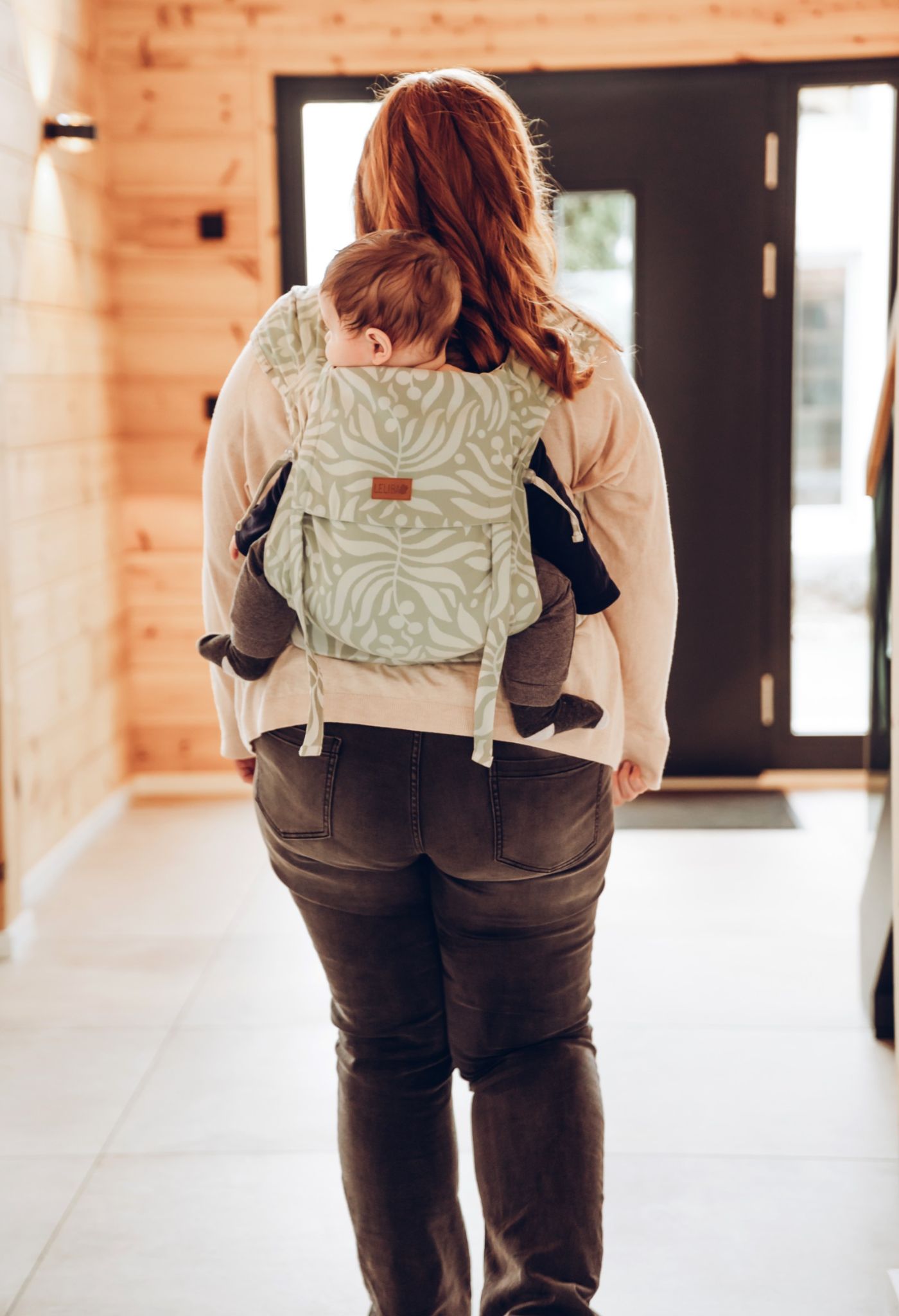 LELIBA Tai Babytrage mit Polster Bungi Green LELIBA Tai Babytrage mit Polster Bungi Green