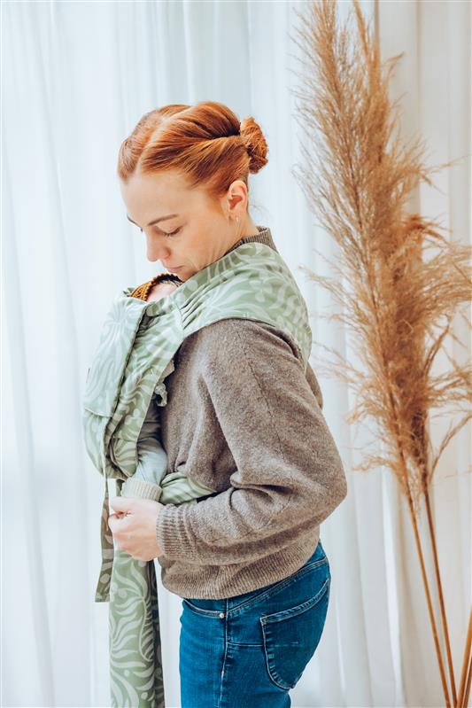 LELIBA Tai Babytrage mit Polster Bungi Green LELIBA Tai Babytrage mit Polster Bungi Green