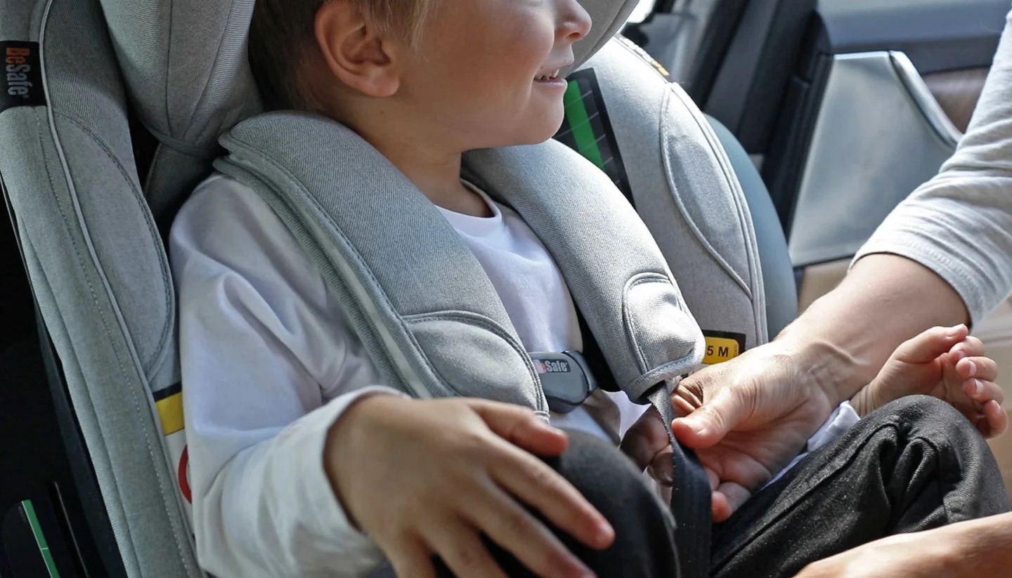 BeSafe Gurtwächter für BeSafe Autokindersitze mit internem Gurtsystem Schwarz