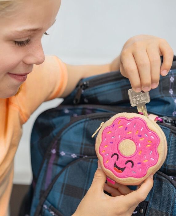moses Verlag Happy Day Plüsch-Täschchen mit Karabiner Donut