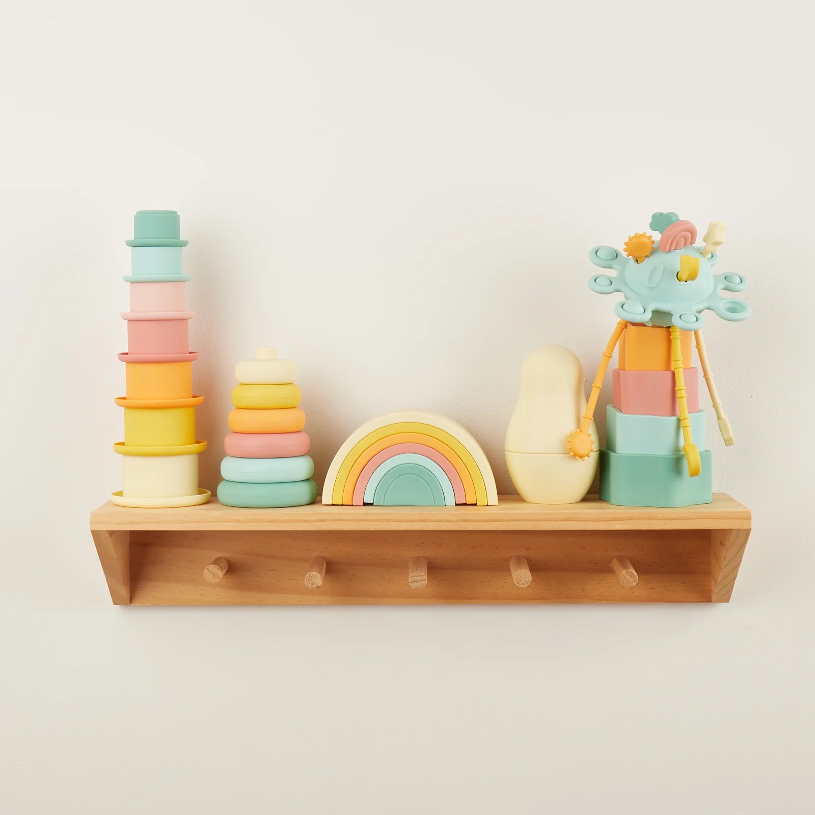 bieco Spielwaren Silikon Montessori Aktivitätsspielzeug eucalyptus