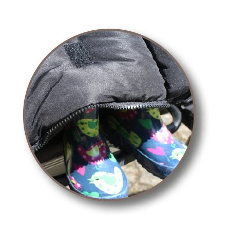 Heitmann Felle - Komfort 2-in-1-Fußsack mit herausnehmbarer Lammfell-Einlage - Serie “Eisbärchen” - schwarz