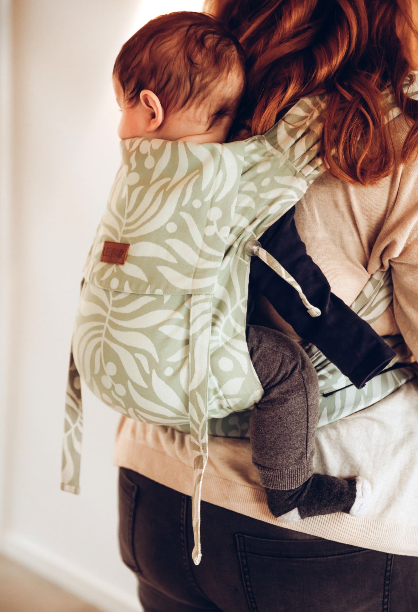 LELIBA Tai Babytrage mit Polster Bungi Green LELIBA Tai Babytrage mit Polster Bungi Green