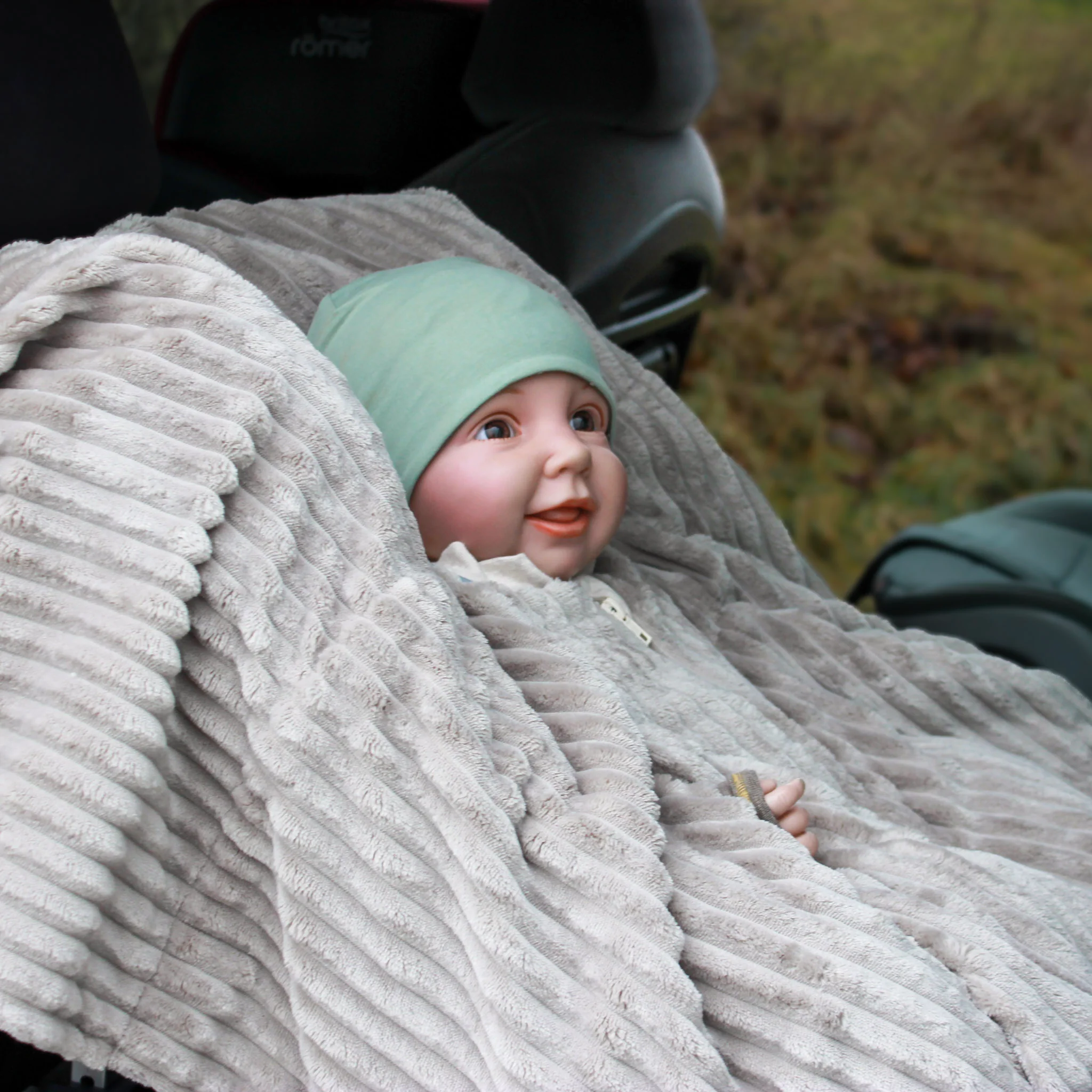 Kikkifax Kindersitzponcho aus Fleece Lovely Grey Kikkifax Kindersitzponcho aus Fleece Lovely Grey