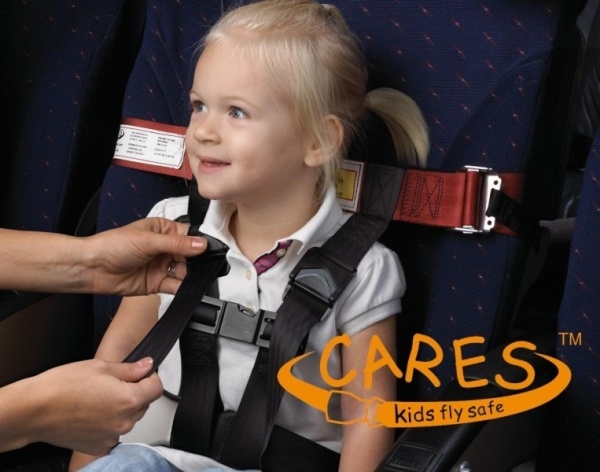 CARES Kindergurt fürs Flugzeug / Kids FlySafe - 4-Punkt-Gurtsystem für Kleinkinder Schwarz CARES Kindergurt fürs Flugzeug / Kids FlySafe - 4-Punkt-Gurtsystem für Kleinkinder Schwarz
