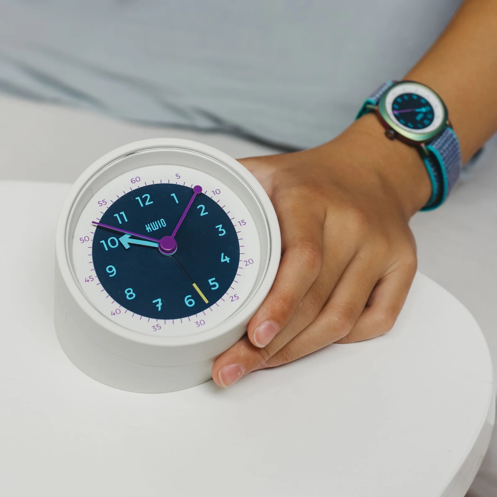KWIO Wecker RRING Limited Edition Rainbow